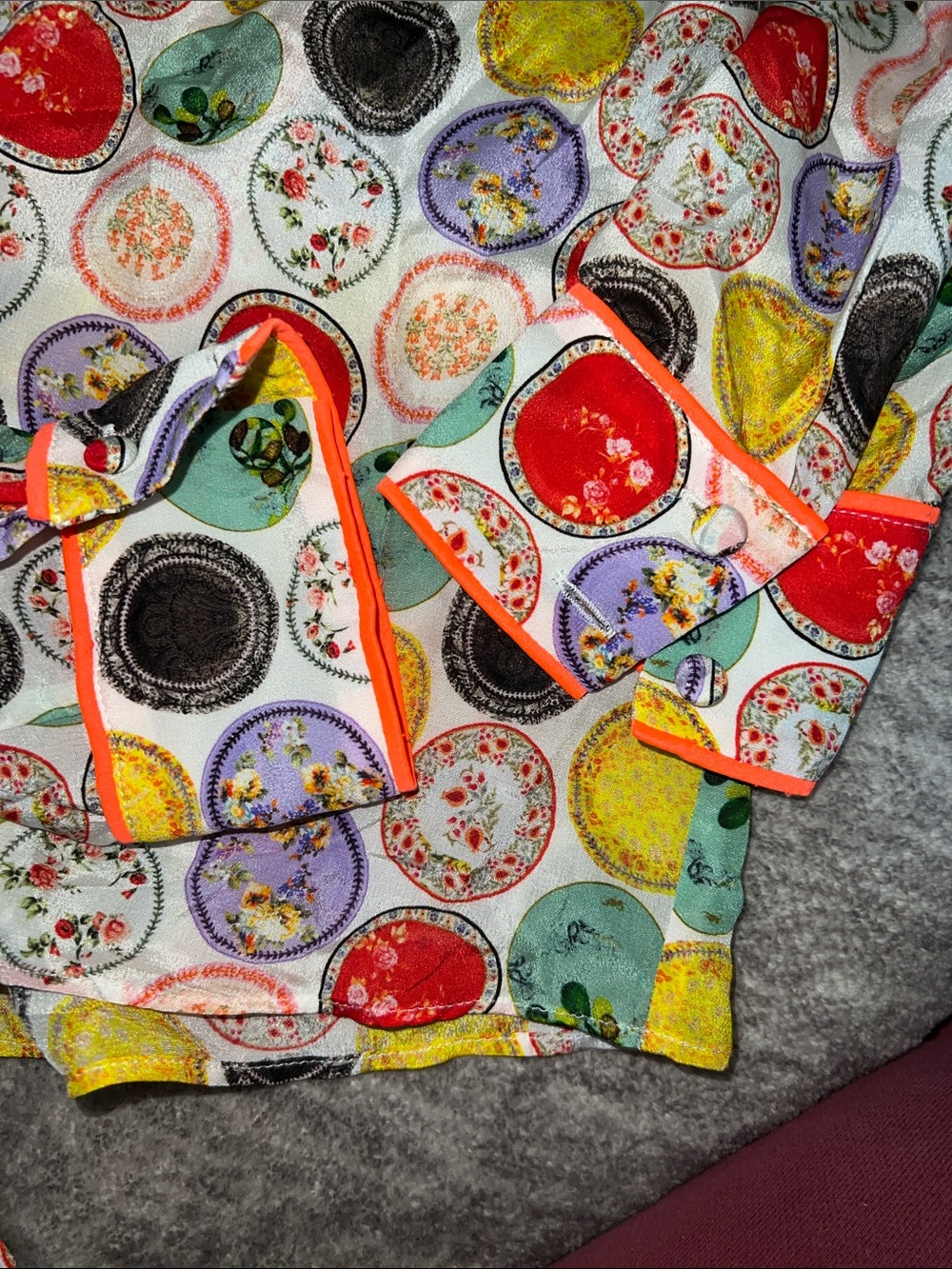 Alice+Olivia Silk Willa Blouse - Picture 3 of 9